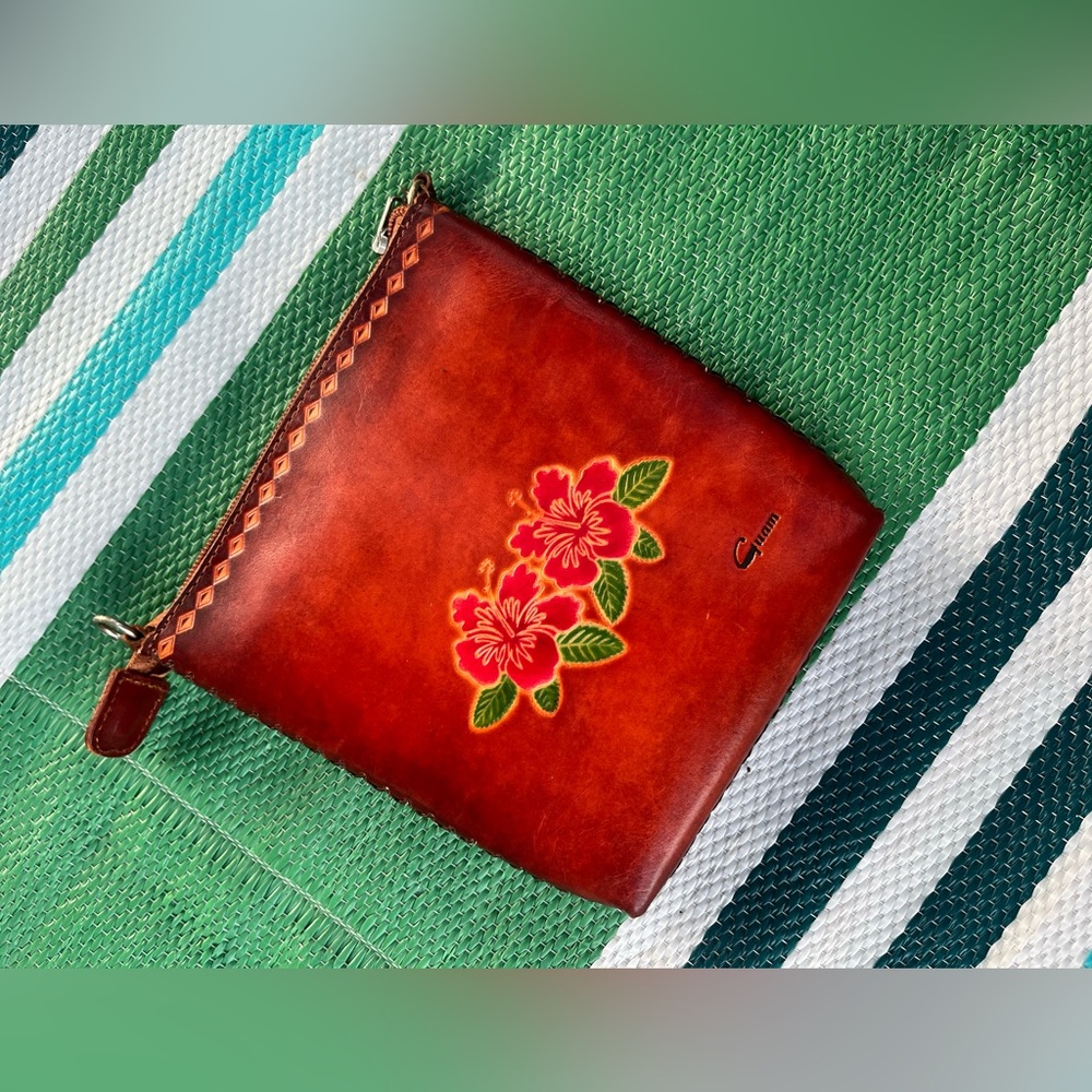Strapless GUAM Handcrafted Leather Floral Crossbody Bag - Brown Clutch